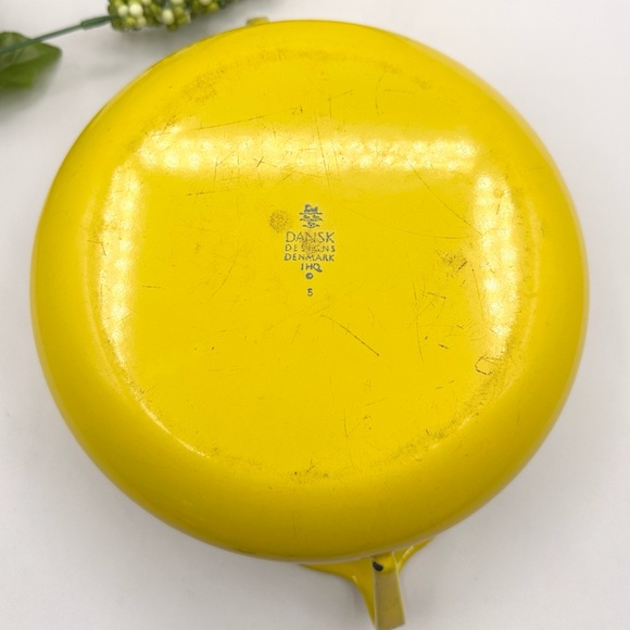 Dansk Designs Kobenstyle Yellow Enameled Dutch Oven & Lid. 2 Quart - Picture 6 of 17
